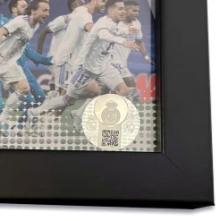 Pursuit 3 Rentrée Scolaire|Memorabilia^Filet de but encadré du stade Santiago Bernabéu LDC 21/22