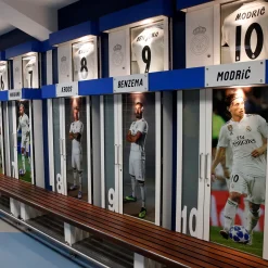 Pursuit 3 Rentrée Scolaire|Memorabilia^Morceau du vestiaire du Real Madrid au stade Santiago Bernabéu - Bois de teck brun