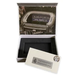 Pursuit 3 Rentrée Scolaire|Memorabilia^Morceau du vestiaire du Real Madrid au stade Santiago Bernabéu - Bois de teck blanc