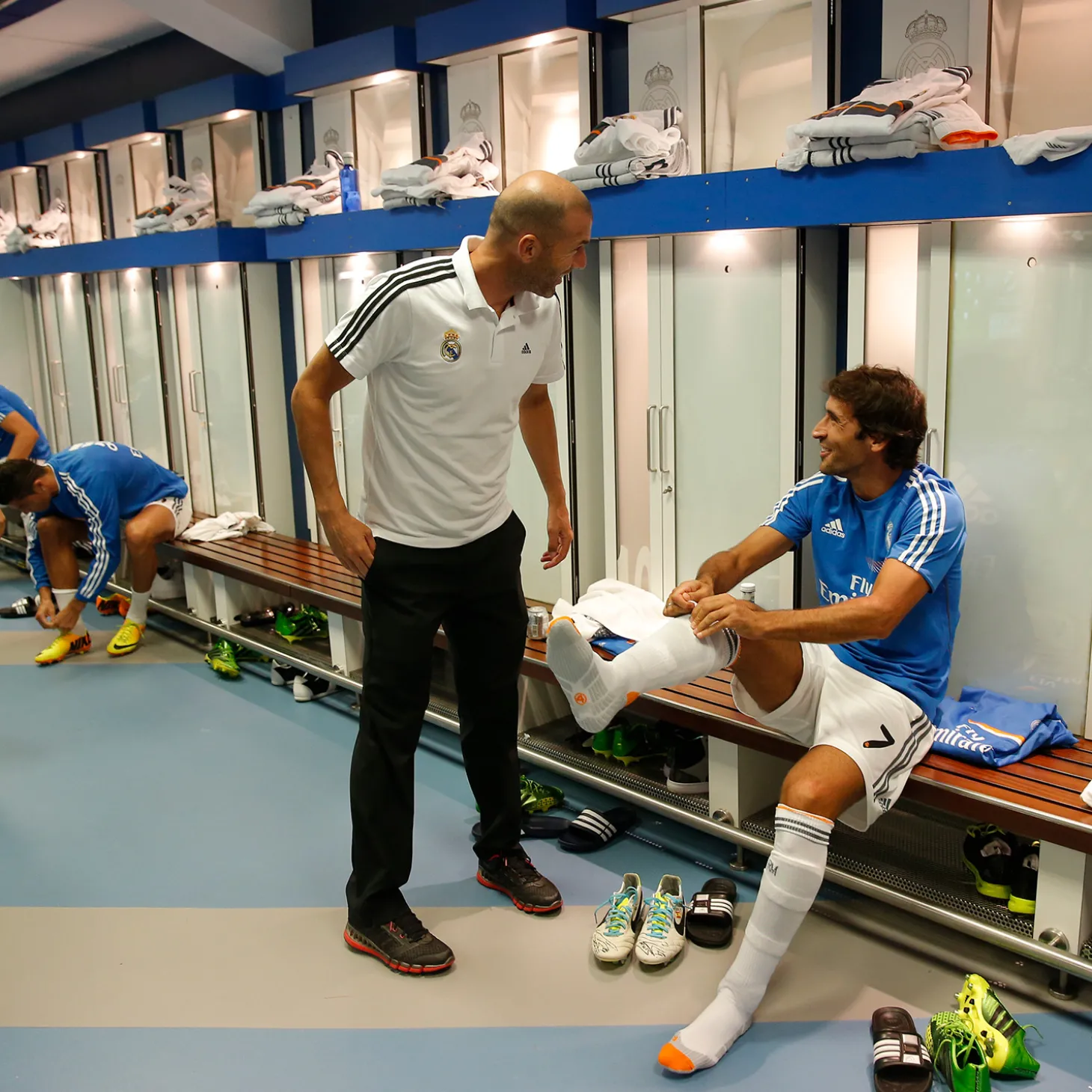 Pursuit 3 Rentrée Scolaire|Memorabilia^Morceau du vestiaire du Real Madrid au stade Santiago Bernabéu - Bois de teck blanc